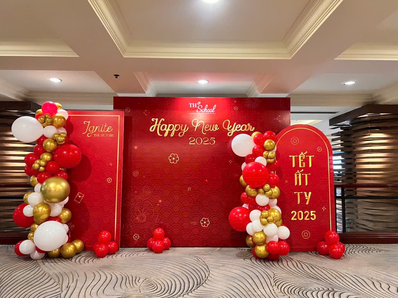 Trang trí Tết 2027 ở Xuân Thủy, Hà Nội